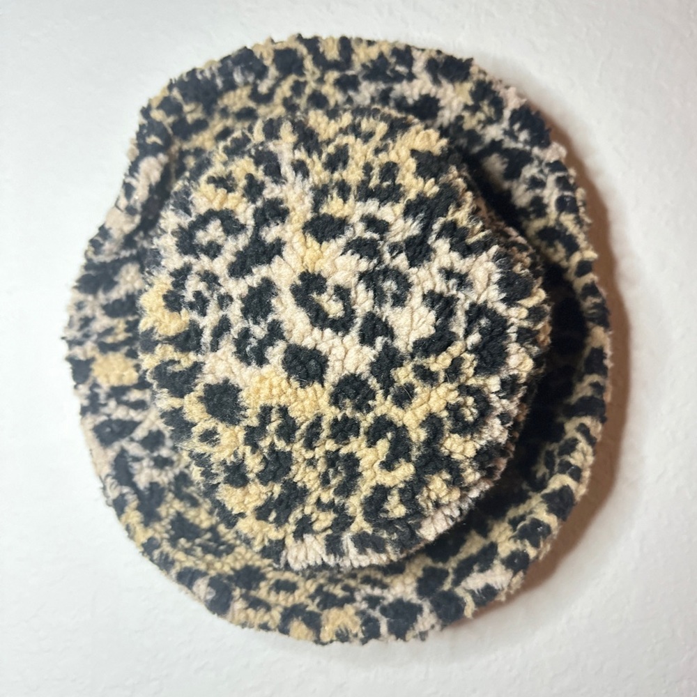 Forever 21 | Cheetah print | Fuzzy Bucket Hat